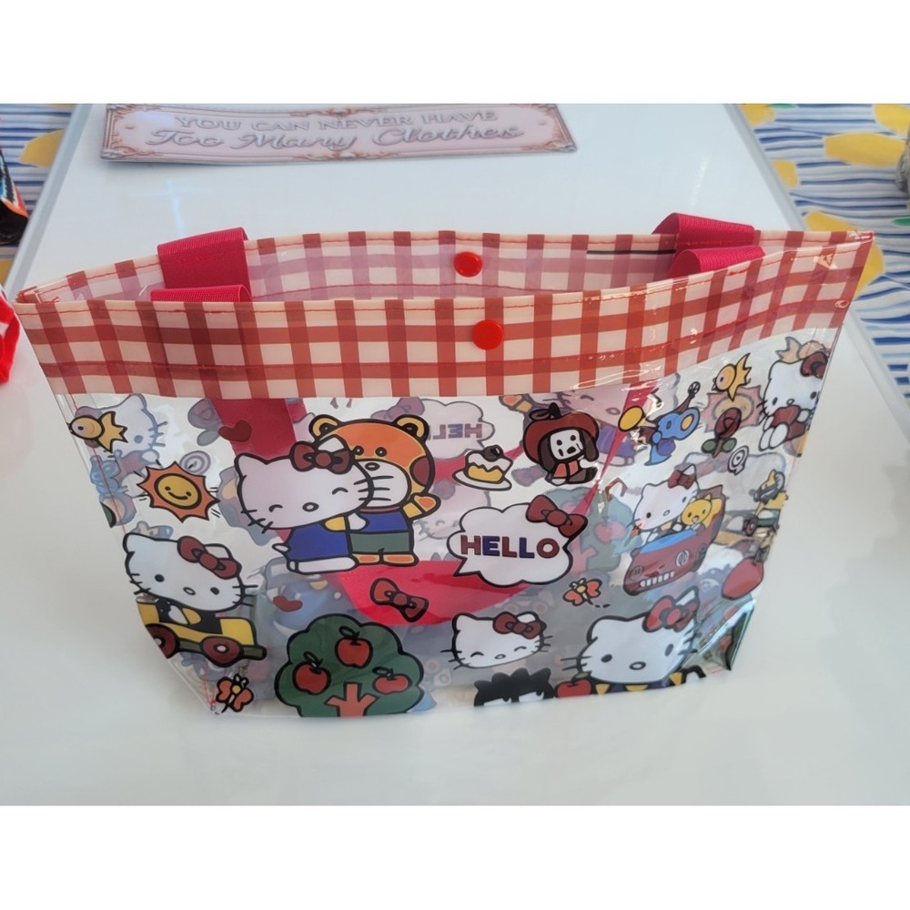 Cute Hello Kitty bag super cute, stylish and fun great for all occasions, Mod